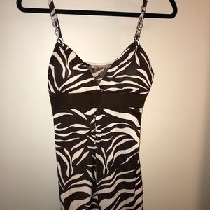 Giraffe print chain strap shirt